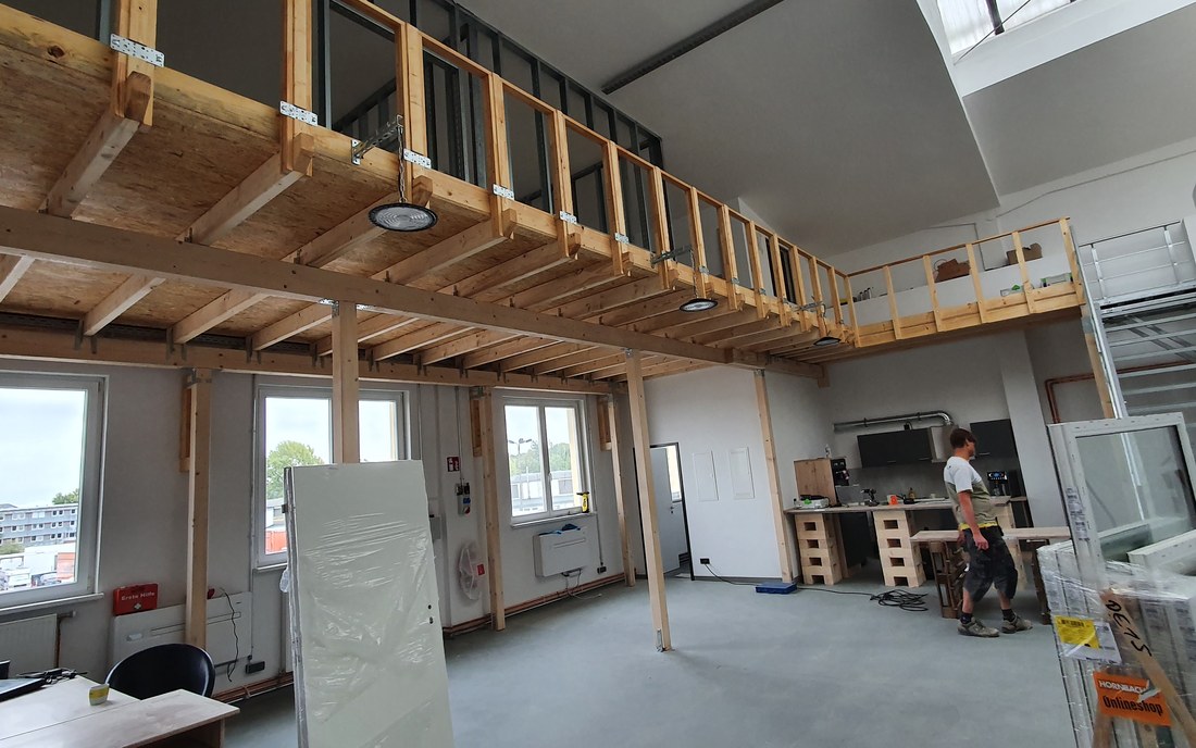Ausgebaute Halle mit neuer Zwischenebene